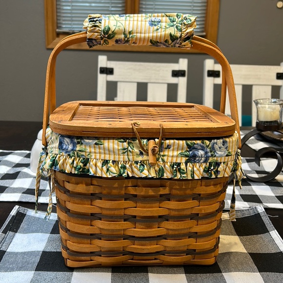 Longaberger Accents Vintage Longaberger Picnic Basket Size Large